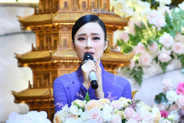 Khó nhận ra Angela Phương Trinh trong loạt ảnh mới: Nhan sắc lên hương, sống mũi thảm họa năm xưa thay đổi rõ rệt - Ảnh 4.