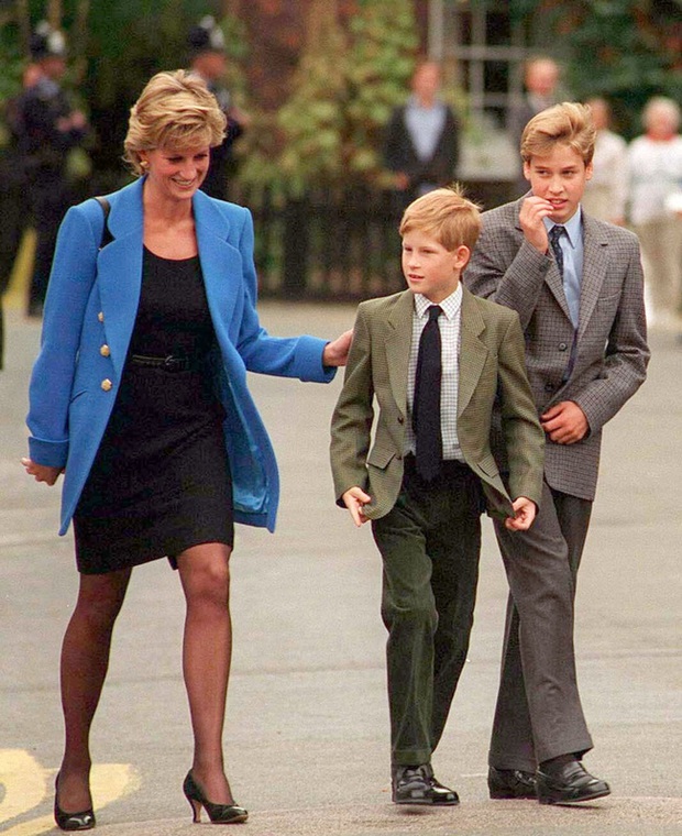 Harry buồn khi không thể về Anh nghỉ hè cùng gia đình và phản ứng của Meghan Markle khiến dư luận bức xúc - Ảnh 2. Harry buồn khi không thể về Anh nghỉ hè cùng gia đình và phản ứng của Meghan Markle khiến dư luận bức xúc - Ảnh 2.