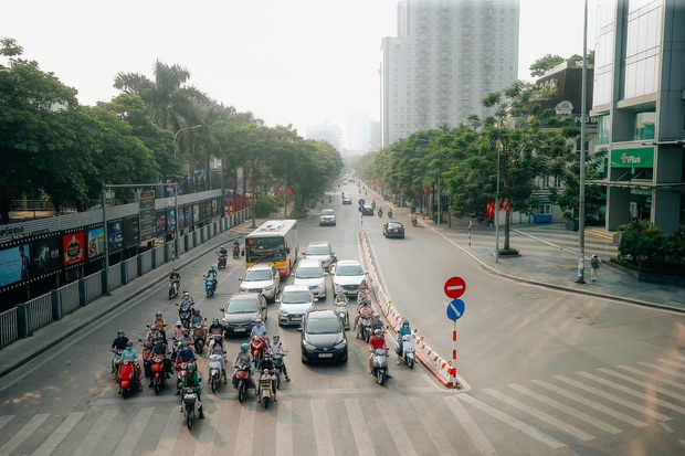 Photo: The street of the Hanoi neighborhood is lined with flower flags to celebrate the National Day on September 2 - Photo 1.