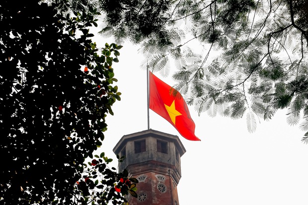 Photo: The street of the Hanoi neighborhood is lined with floral flags to celebrate National Day on September 2 - Photo 6.