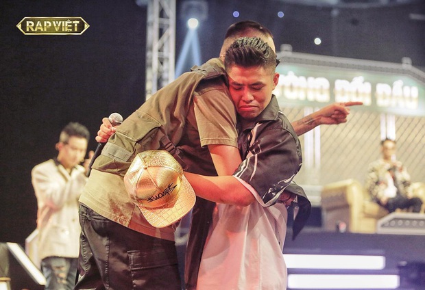 Hóa ra Suboi là người gợi ý cho Wowy tung nón vàng cứu học trò Karik ở Rap Việt! - Ảnh 2. Hóa ra Suboi là người gợi ý cho Wowy tung nón vàng cứu học trò Karik ở Rap Việt! - Ảnh 2.