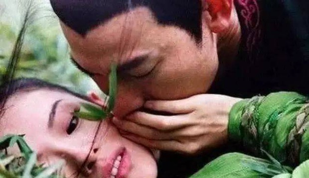 Đậu hủ thối: Món ăn kinh hoàng khiến siêu sao Trung Quốc Chương Tử Di ớn tới già vì nụ hôn ám mùi hôi của bạn diễn - Ảnh 4. Đậu hủ thối: Món ăn kinh hoàng khiến siêu sao Trung Quốc Chương Tử Di ớn tới già vì nụ hôn ám mùi hôi của bạn diễn - Ảnh 4.