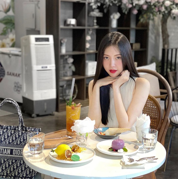 Không cưới tổng giám đốc thì cũng là Việt Kiều sang chảnh, hội mỹ nhân quyết tâm giấu mặt nửa kia đến cùng - Ảnh 19. Không cưới tổng giám đốc thì cũng là Việt Kiều sang chảnh, hội mỹ nhân quyết tâm giấu mặt nửa kia đến cùng - Ảnh 19.