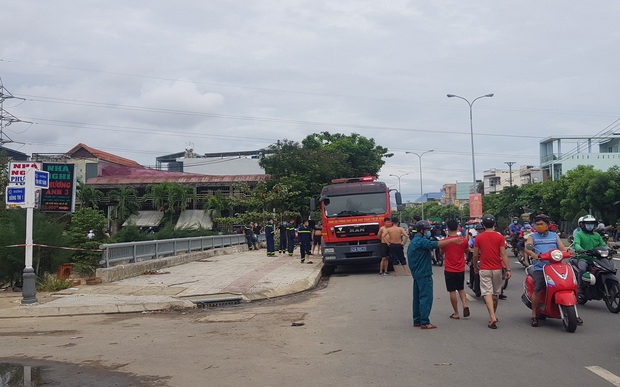 Thi thể dưới kênh Đa Cô là người vợ mất tích trong vụ cháy nhà khiến chồng và con bị bỏng nặng - Ảnh 1. Thi thể dưới kênh Đa Cô là người vợ mất tích trong vụ cháy nhà khiến chồng và con bị bỏng nặng - Ảnh 1.