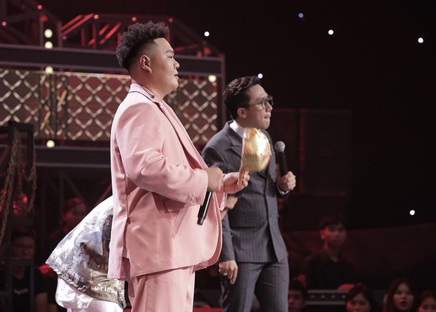 Hóa ra Suboi là người gợi ý cho Wowy tung nón vàng cứu học trò Karik ở Rap Việt! - Ảnh 3. Hóa ra Suboi là người gợi ý cho Wowy tung nón vàng cứu học trò Karik ở Rap Việt! - Ảnh 3.