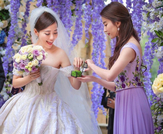 Dàn sao Hoa ngữ khi được mời tới dự tiệc cưới: Người để mặt mộc mặc đồ siêu giản dị, kẻ bị chỉ trích vì chiếm sóng của nhân vật chính - Ảnh 8. Dàn sao Hoa ngữ khi được mời tới dự tiệc cưới: Người để mặt mộc mặc đồ siêu giản dị, kẻ bị chỉ trích vì chiếm sóng của nhân vật chính - Ảnh 8.