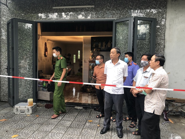 Thi thể dưới kênh Đa Cô là người vợ mất tích trong vụ cháy nhà khiến chồng và con bị bỏng nặng - Ảnh 4. Thi thể dưới kênh Đa Cô là người vợ mất tích trong vụ cháy nhà khiến chồng và con bị bỏng nặng - Ảnh 4.