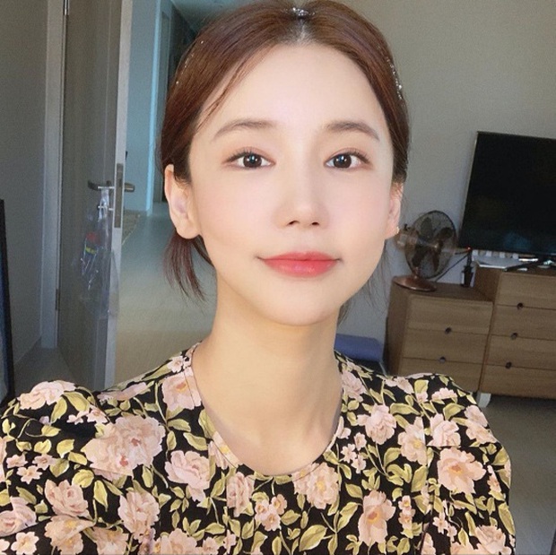 Netizen bất ngờ tìm ra bức ảnh cuối cùng Oh In Hye đăng rồi vội xoá, nghi vấn người đàn ông bí ẩn là nguyên nhân của vụ tự tử - Ảnh 2. Netizen bất ngờ tìm ra bức ảnh cuối cùng Oh In Hye đăng rồi vội xoá, nghi vấn người đàn ông bí ẩn là nguyên nhân của vụ tự tử - Ảnh 2.