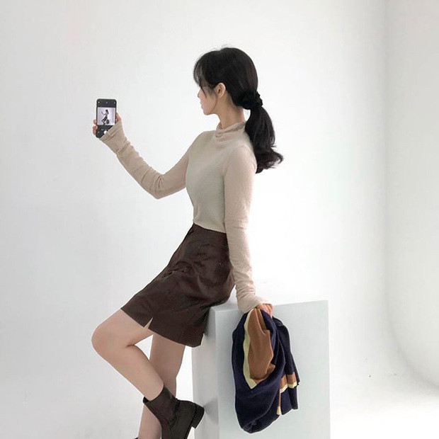 Diện chân váy da là có ngay vẻ ngoài xịn mịn hơn chị hơn em, hội mê chân váy hãy vào xem ngay - Ảnh 1.