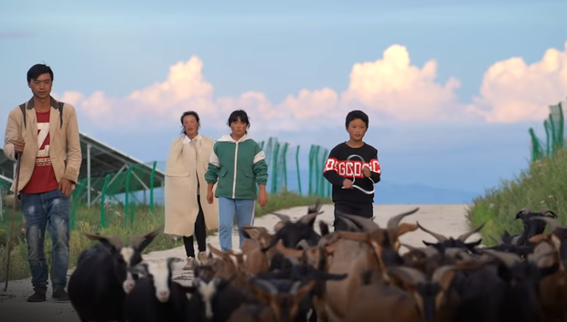 Cậu bé băng giá khốn khổ, đầu đội mưa tuyết trắng xóa đi bộ đến trường lay động MXH ngày trước bây giờ có cuộc sống ra sao? - Ảnh 7.