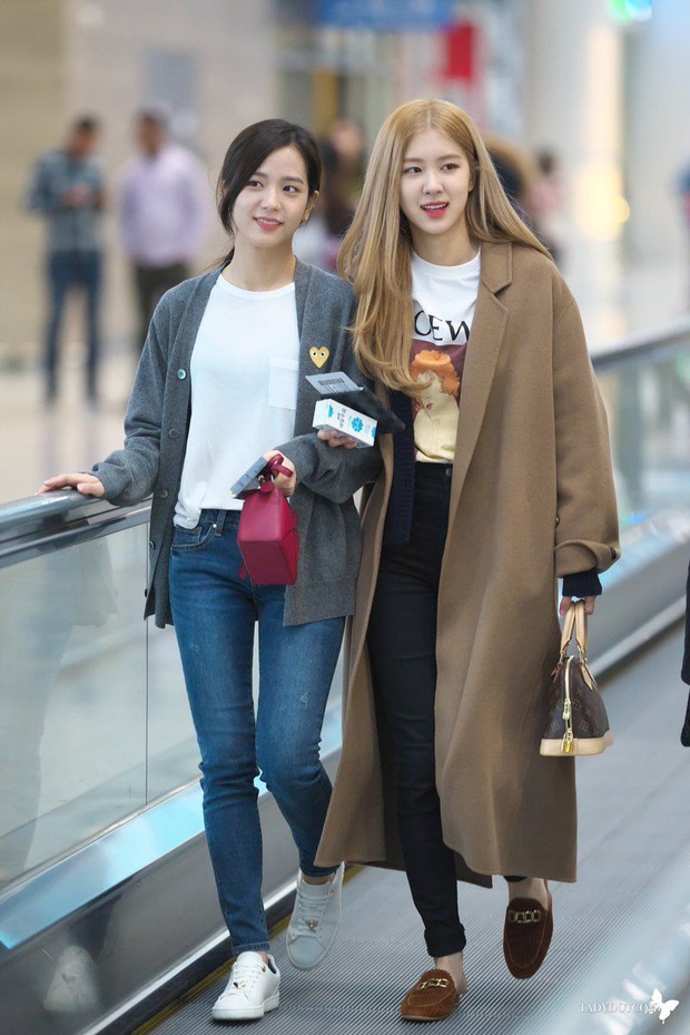 Chẳng mấy chốc mà vào Đông, chị em hãy ghim dần bí quyết diện áo măng tô từ Rosé và Lisa - Ảnh 4.