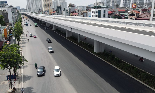 Cận cảnh cầu cạn Mai Dịch - Nam Thăng Long đã rải nhựa xong chờ ngày thông xe - Ảnh 5.