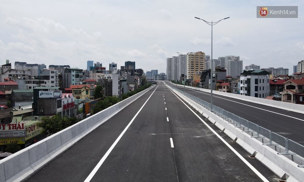 Cận cảnh cầu cạn Mai Dịch - Nam Thăng Long đã rải nhựa xong chờ ngày thông xe - Ảnh 6.