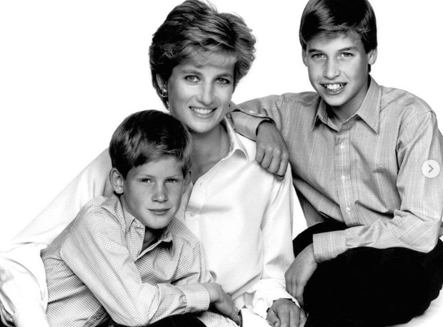 Dùng hình ảnh của mẹ quá cố để “kiếm lợi, Hoàng tử Harry châm ngòi cho trận chiến mới với anh trai William, Hoàng gia Anh cũng phải tức giận? - Ảnh 1.