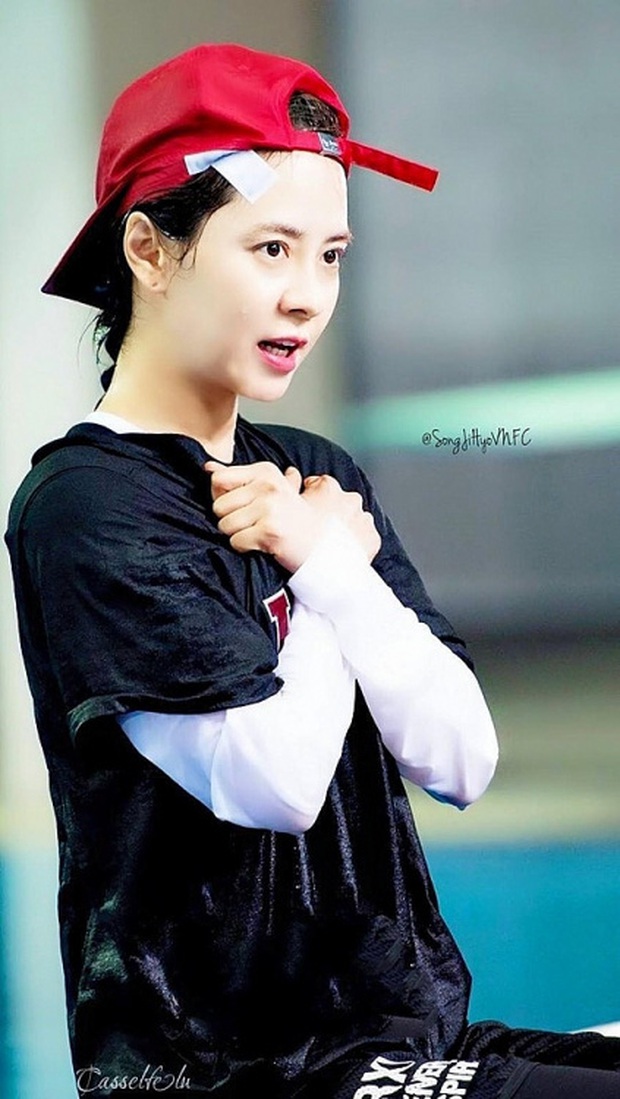 Song Ji Hyo bị chê ngày càng luộm thuộm ở Running Man: Ỷ y vào nhan sắc cân mọi thể loại trang phục? - Ảnh 1.