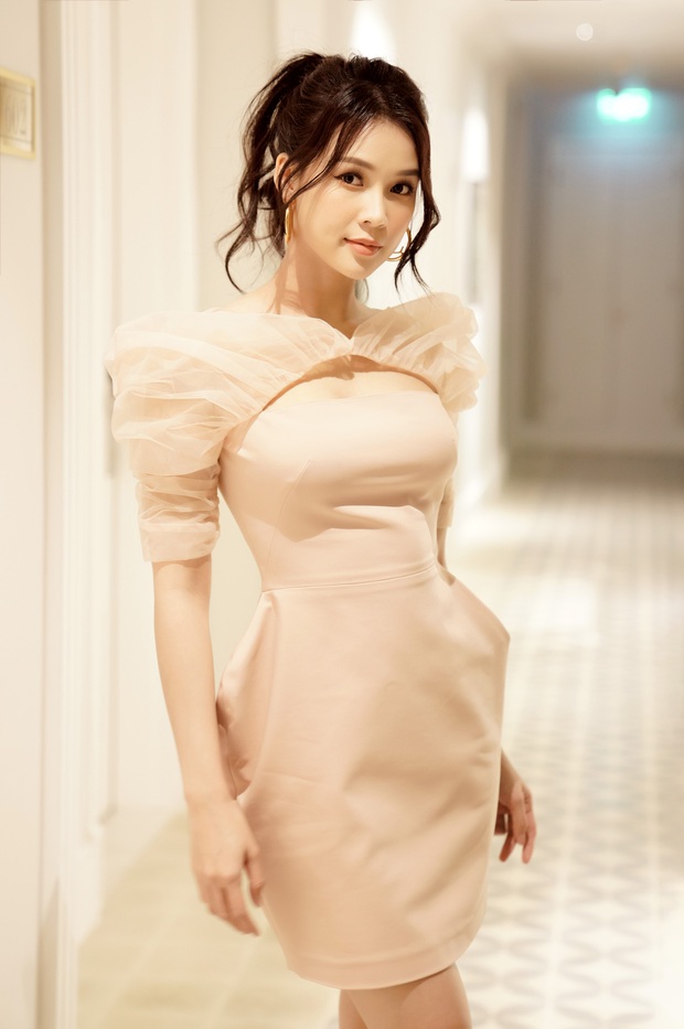 Hoá ra loạt trang phục như mượn từ Hari của Trấn Thành là từ show hẹn hò mới - Ảnh 6. Hoá ra loạt trang phục như mượn từ Hari của Trấn Thành là từ show hẹn hò mới - Ảnh 6.
