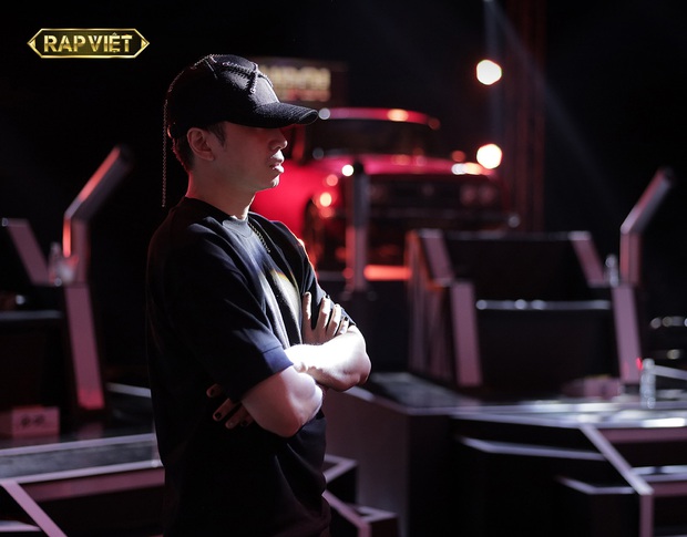 Karik trầm ngâm lo lắng trong hậu trường đêm Đối đầu Rap Việt - Ảnh 2.