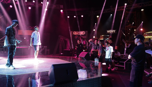 Karik trầm ngâm lo lắng trong hậu trường đêm Đối đầu Rap Việt - Ảnh 9.