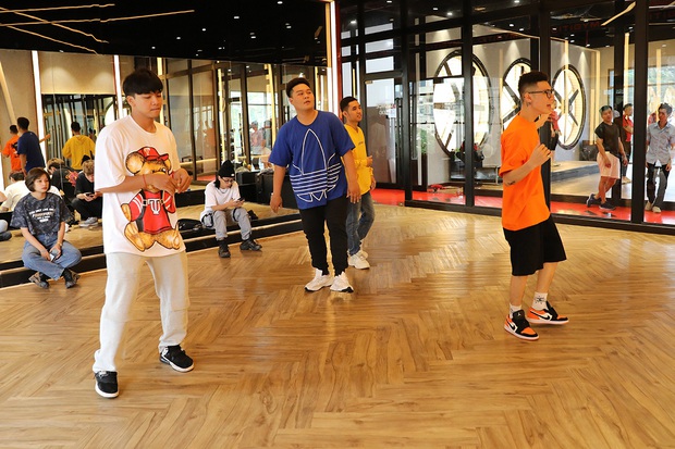 Karik trầm ngâm lo lắng trong hậu trường đêm Đối đầu Rap Việt - Ảnh 19.