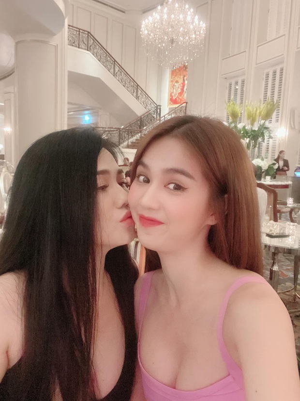 Chị gái Ngọc Trinh lại gây xôn xao: Khoe vòng 1 bức thở như sắp trào, át luôn nữ hoàng nội y cùng khung hình - Ảnh 3.