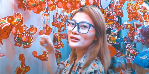 Clip: Phố lồng đèn Sài Gòn vắng khách, tiểu thương chỉ bán được 50% so với mọi năm - Ảnh 6. Clip: Phố lồng đèn Sài Gòn vắng khách, tiểu thương chỉ bán được 50% so với mọi năm - Ảnh 6.