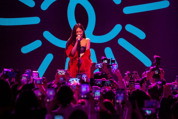 4 cô đại sứ BLACKPINK khi lên Instagram của nhà mốt lớn: Jennie, Jisoo biến hóa đa dạng nhưng Rosé có màn lột xác đáng gờm nhất  - Ảnh 4.