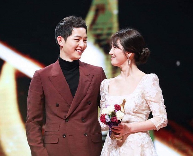 Song Joong Ki gây bất ngờ với phản ứng trong ngày sinh nhật, giữa lúc dân tình xôn xao về bài đăng của vợ cũ Song Hye Kyo - Ảnh 5. Song Joong Ki gây bất ngờ với phản ứng trong ngày sinh nhật, giữa lúc dân tình xôn xao về bài đăng của vợ cũ Song Hye Kyo - Ảnh 5.