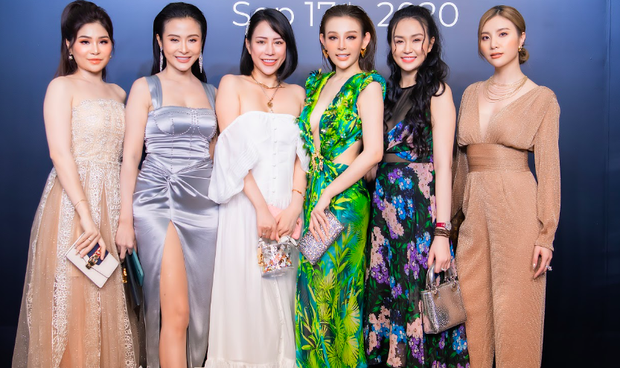 Hội bạn Hà Thành cứ tụ họp lại gây sốt: Mẹ 2 con Emily đọ eo thon cực gắt bên Hạnh Sino, riêng Huyền Baby vẫn vững phong độ - Ảnh 3.