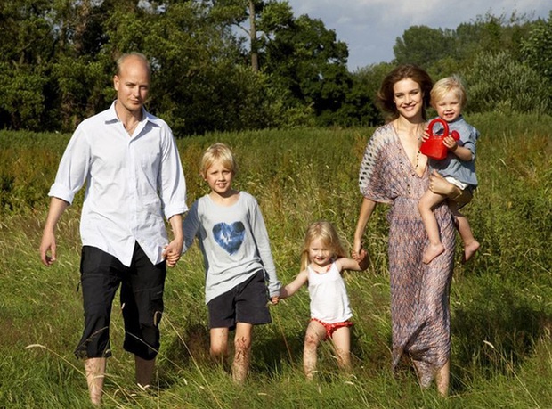 Một đời chồng và 3 lần sinh nở, siêu mẫu Nga vẫn cưa đổ con trai tỷ phú Louis Vuitton - Ảnh 6.