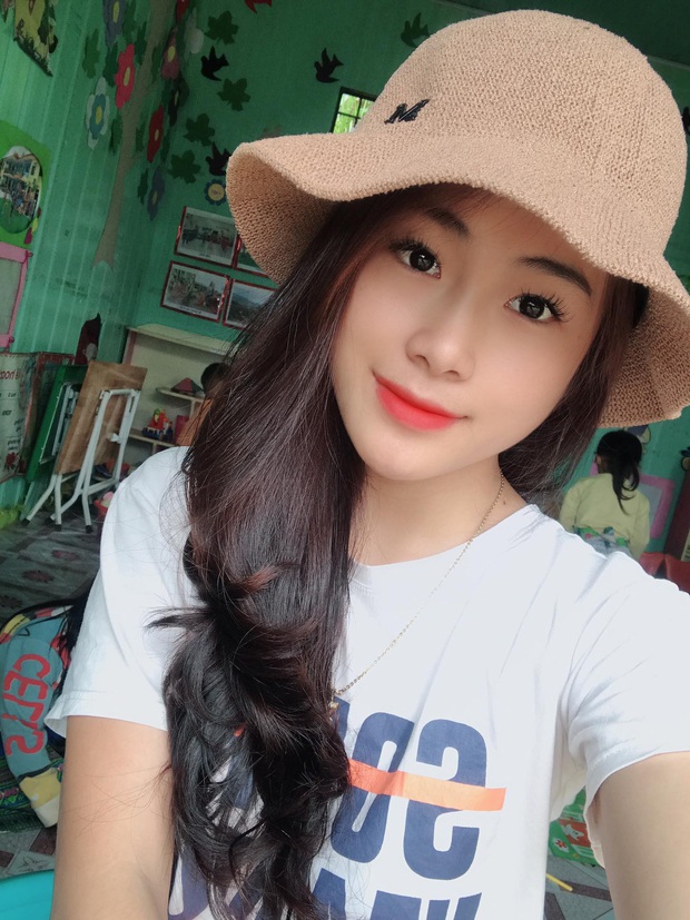 Nhiều lần ngã sõng soài trên dốc núi đầy bùn đất, nữ giáo viên 9X xinh đẹp vẫn quyết tâm cõng chữ lên vùng cao, bám bản dạy học - Ảnh 7.