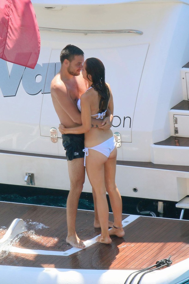 Rộ lại loạt ảnh hẹn hò của Liam Payne (One Direction) cùng tình cũ nóng bỏng nhưng đôi tay hư hỏng mới chiếm spotlight - Ảnh 2.