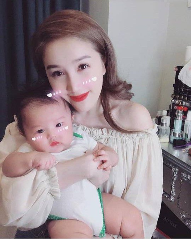 Dàn cháu gái cực phẩm của sao Việt: Lan Ngọc - Ngọc Trinh khoe toàn tiểu mỹ nhân, nhà Trang Nhung có tới 2 thí sinh Hoa hậu - Ảnh 26. Dàn cháu gái cực phẩm của sao Việt: Lan Ngọc - Ngọc Trinh khoe toàn tiểu mỹ nhân, nhà Trang Nhung có tới 2 thí sinh Hoa hậu - Ảnh 26.