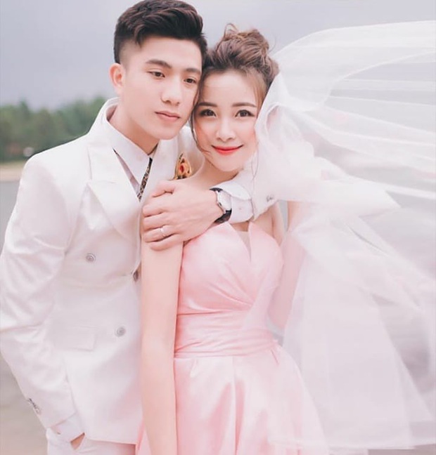 Nghiện vợ như Văn Đức: Công khai thơm má Nhật Linh, quấn quýt không rời - Ảnh 2.