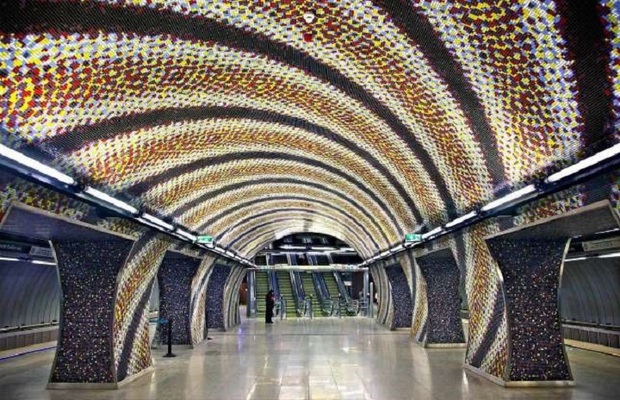 Chiêm ngưỡng 9 ga tàu điện ngầm đẹp nhất thế giới: Lộng lẫy không thua gì bảo tàng nghệ thuật  - Ảnh 11.