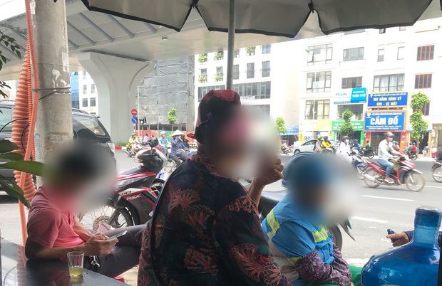 Vụ nhóm thanh niên đập phá xe sau va chạm giao thông với bà bầu: “Còn trẻ mà chúng hung hăng quá, có người vào căn ngăn còn bị đuổi đánh” - Ảnh 3. Vụ nhóm thanh niên đập phá xe sau va chạm giao thông với bà bầu: “Còn trẻ mà chúng hung hăng quá, có người vào căn ngăn còn bị đuổi đánh” - Ảnh 3.