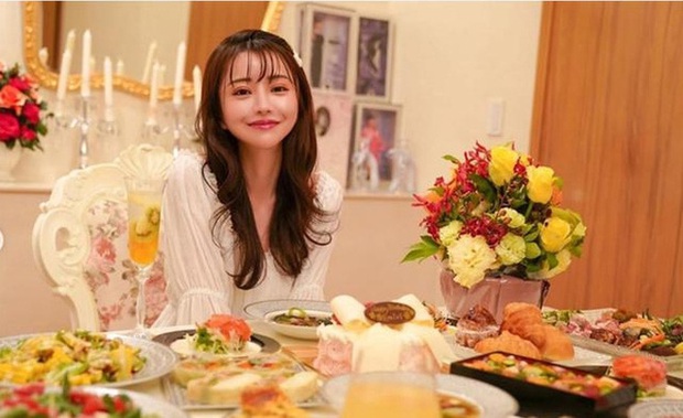 Choáng với cuộc sống của mẫu nữ kiêm Geisha số 1 Nhật Bản: Hàng hiệu xa xỉ, thu nhập 44 tỷ/năm, quyết nghỉ hưu ở tuổi 32 - Ảnh 9.