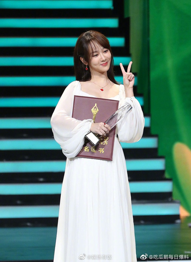 Ảnh sự kiện không PTS lộ nhan sắc thật: Dương Tử gây tranh cãi vì lộ khuyết điểm, Dịch Dương Thiên Tỉ sa sút phong độ? - Ảnh 5.