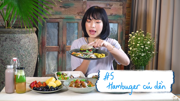 Châu Bùi tập tành làm video mukbang nhưng vừa mở đầu đã bị soi điệu bộ chắp tay y hệt Binz? - Ảnh 13.