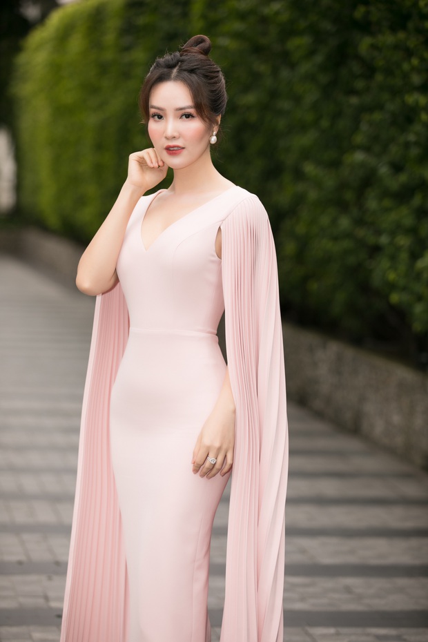 Dàn sao Vbiz tại sơ khảo Hoa Hậu Việt Nam 2020: Thuỵ Vân khoe body đồng hồ cát, Đỗ Mỹ Linh và Tiểu Vy đọ sắc bất phân thắng bại! - Ảnh 2.