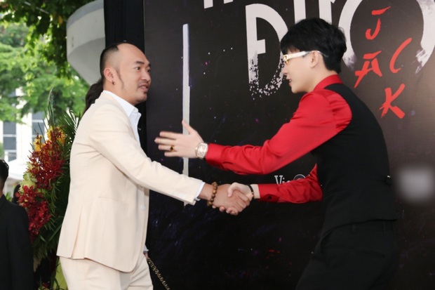 Jack vỗ mông Tiến Luật giữa chốn đông người, nam danh hài liền có động thái chữa cháy ngay và liền - Ảnh 4.