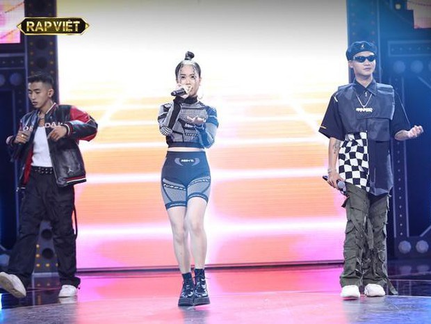 Để Tlinh cân từ rap đến hát ở vòng Đối đầu, Suboi có đang thiên vị thành viên nữ duy nhất của cả đội? - Ảnh 2. Để Tlinh cân từ rap đến hát ở vòng Đối đầu, Suboi có đang thiên vị thành viên nữ duy nhất của cả đội? - Ảnh 2.