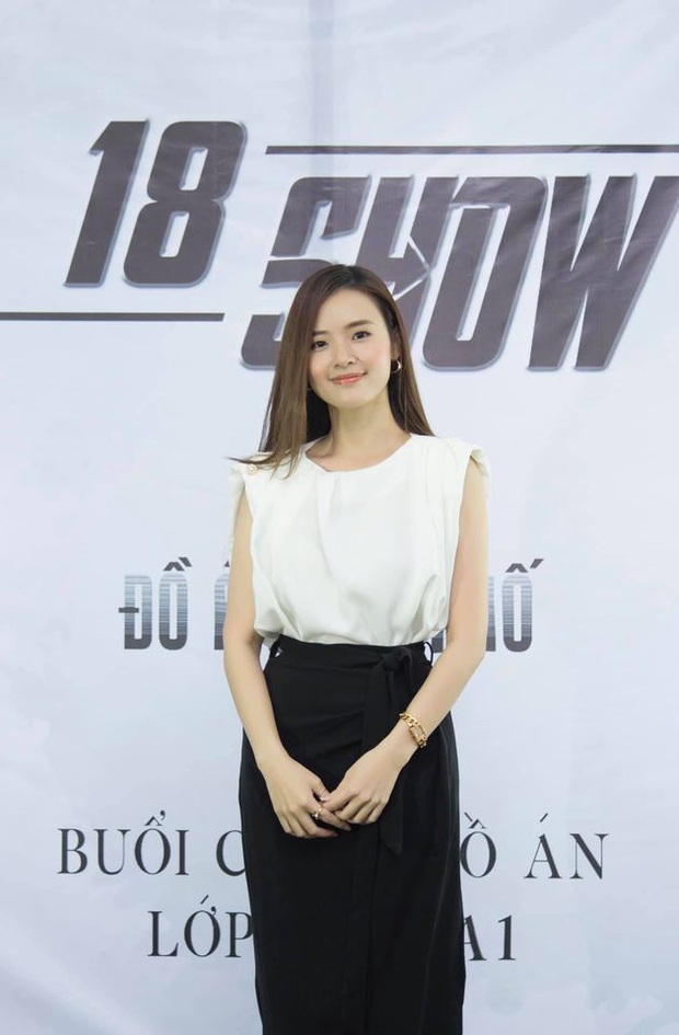 Thời trang giảng viên của Midu: Giản dị như nàng công sở, không dát hàng hiệu như mọi khi - Ảnh 2. Thời trang giảng viên của Midu: Giản dị như nàng công sở, không dát hàng hiệu như mọi khi - Ảnh 2.
