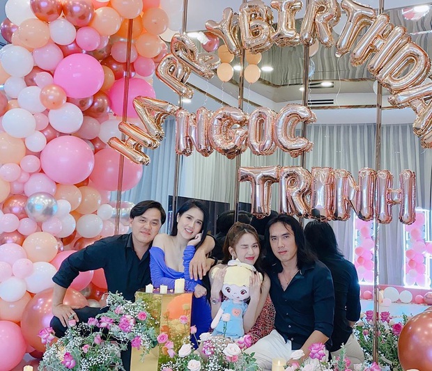 Hiếm lắm Ngọc Trinh mới khoe ảnh đầy đủ anh em trong gia đình, nữ hoàng nội y và chị gái bốc lửa chiếm trọn spotlight - Ảnh 3. Hiếm lắm Ngọc Trinh mới khoe ảnh đầy đủ anh em trong gia đình, nữ hoàng nội y và chị gái bốc lửa chiếm trọn spotlight - Ảnh 3.