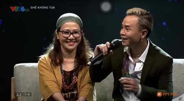 Mẹ Binz nói xấu con trai, chiếm spotlight vì vẻ ngoài trẻ trung cùng giọng hát cực đỉnh - Ảnh 1.