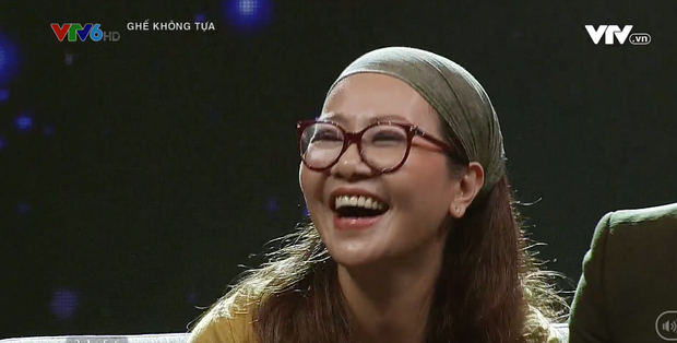 Mẹ Binz nói xấu con trai, chiếm spotlight vì vẻ ngoài trẻ trung cùng giọng hát cực đỉnh - Ảnh 4.