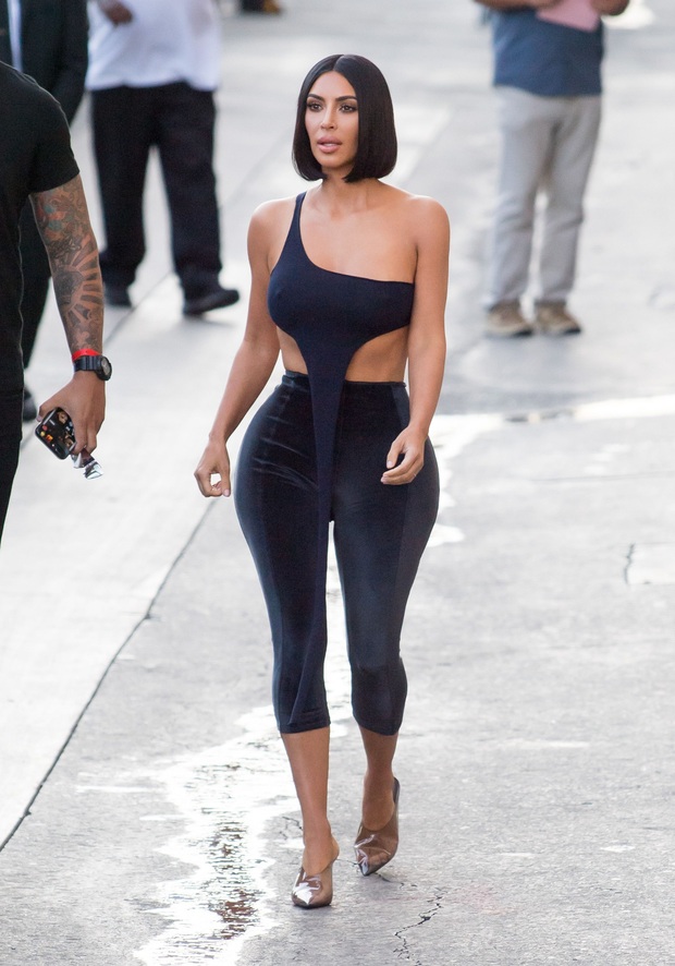 Ai ghét mặc kệ, các quái nữ nhà Kardashian-Jenner thực sự khuấy đảo thời trang thế giới theo những cách chẳng ngờ tới - Ảnh 12.