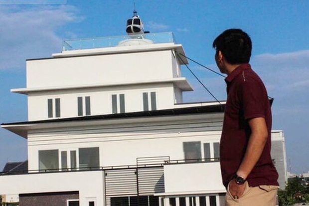 Trùm cá độ bóng đá nghìn tỷ trưng máy bay trực thăng mô hình trên nóc nhà ở Hải Dương - Ảnh 1.