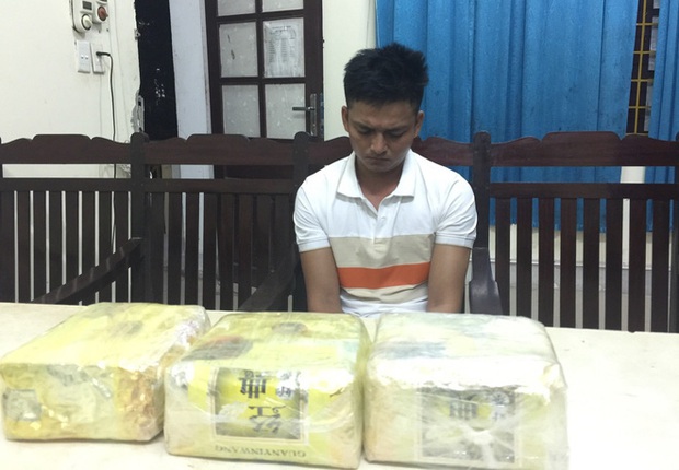 Video: Trinh sát đào đất lấy lô ma túy trị giá 10 tỷ đồng của ông trùm ở xứ Nghệ - Ảnh 5. Video: Trinh sát đào đất lấy lô ma túy trị giá 10 tỷ đồng của ông trùm ở xứ Nghệ - Ảnh 5.