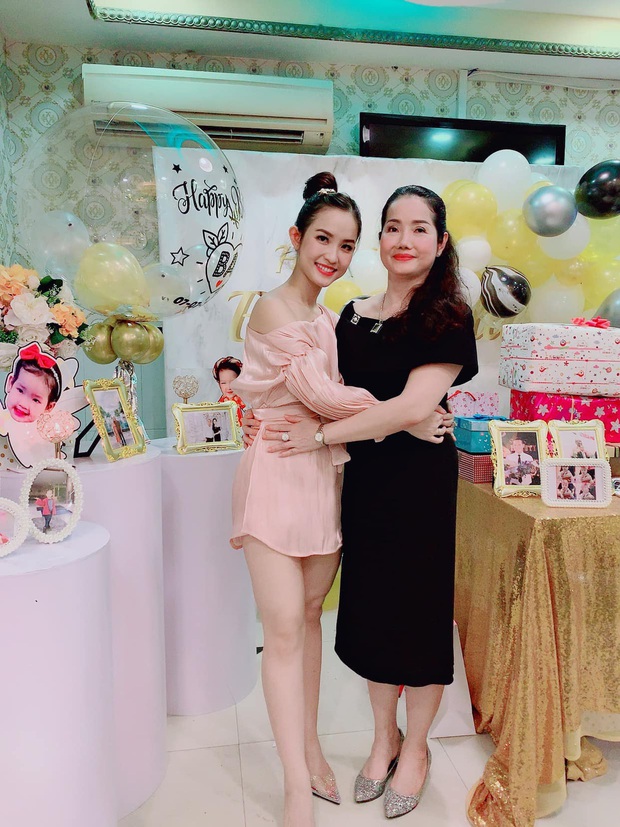 Gái xinh tặng mẹ sổ tiết kiệm 1 tỷ: Chồng không ý kiến vì đó là tiền mình làm ra - Ảnh 4.