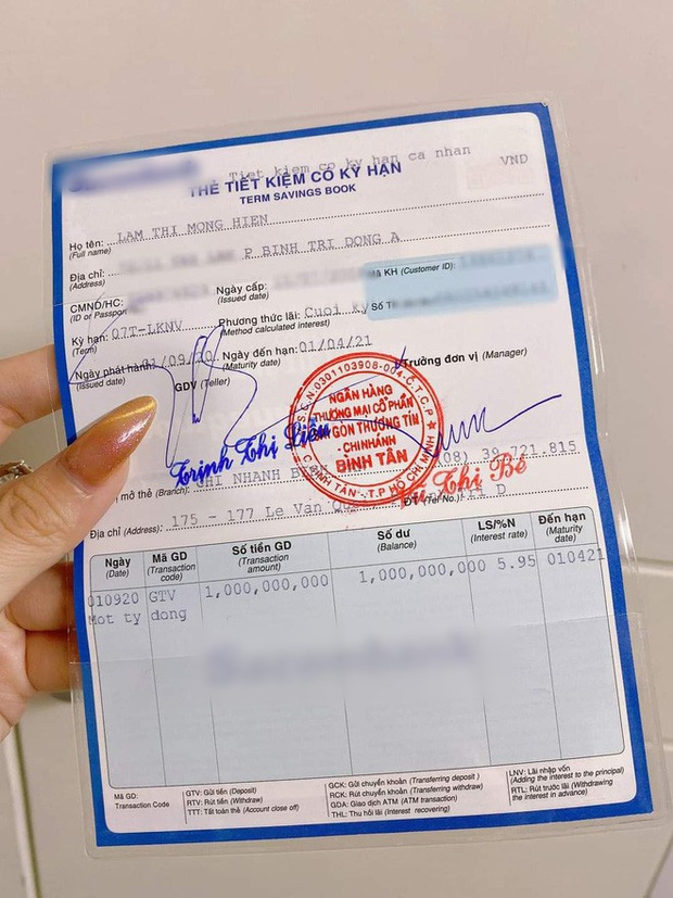 Gái xinh tặng mẹ sổ tiết kiệm 1 tỷ: Chồng không ý kiến vì đó là tiền mình làm ra - Ảnh 2.